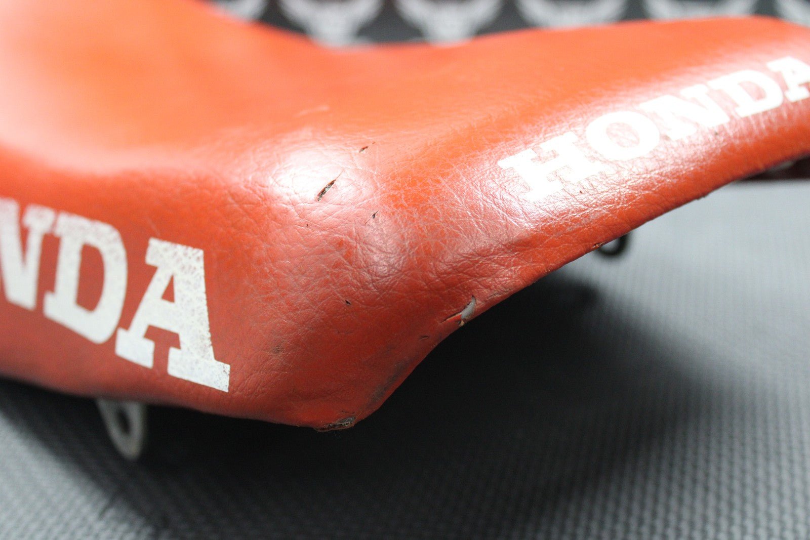 1988 HONDA 88 - 89 CR125R CR250R CR500R OEM SEAT SADDLE FOAM PAN LOW 77100 - KZ4 - 000 - hggarage