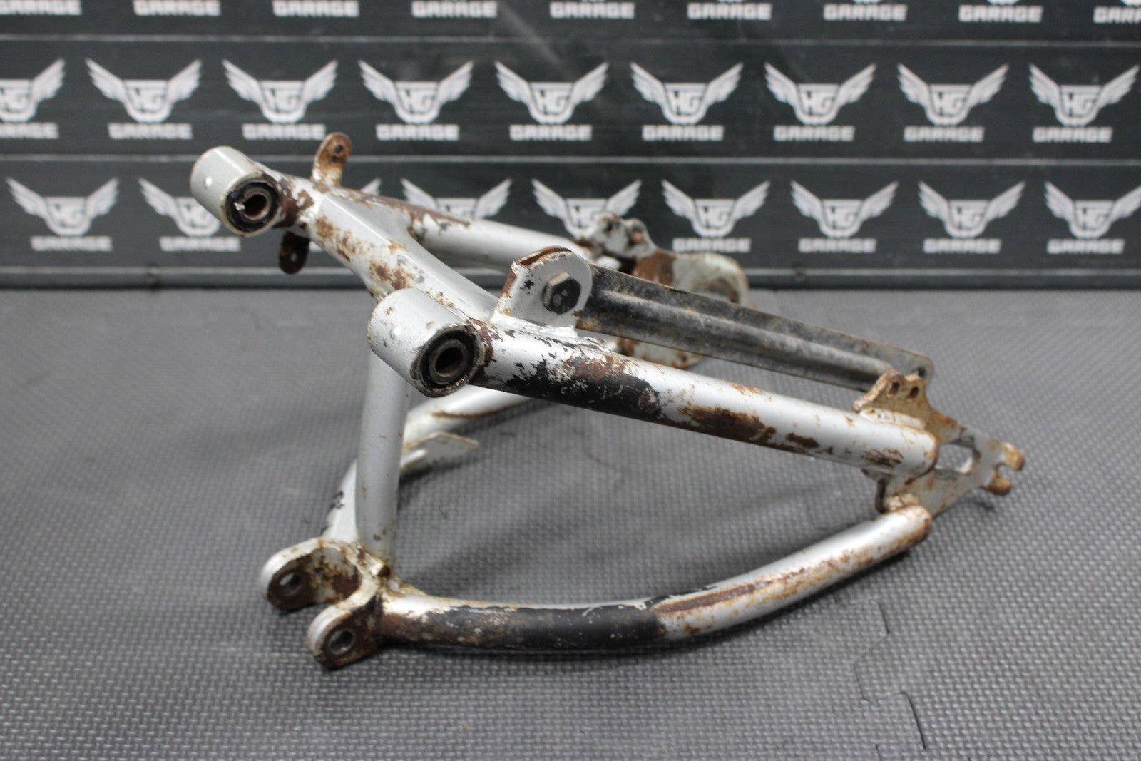1985 YAMAHA PW80 OEM SWINGARM SWING ARM SUSPENSION - hggarage