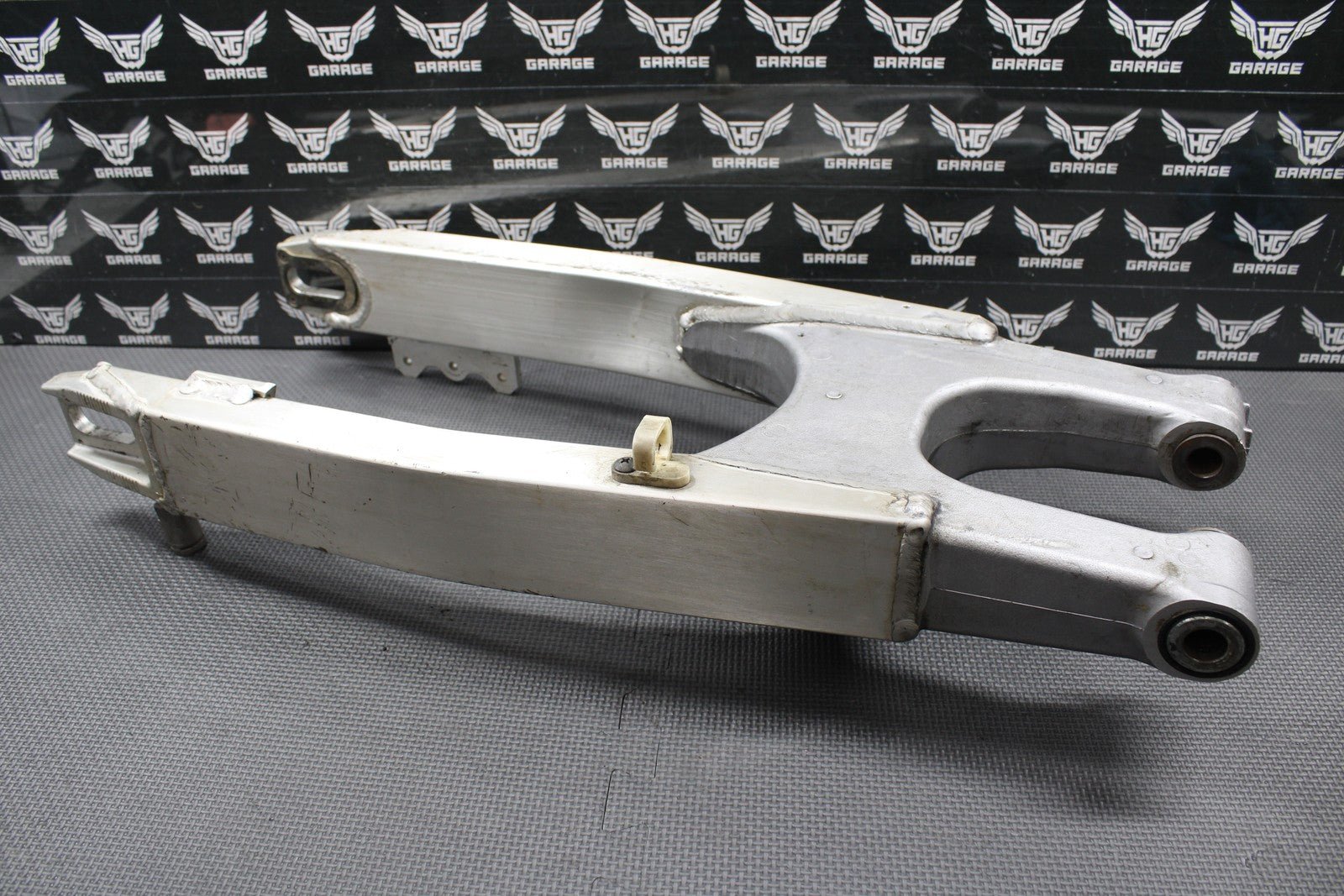 1998 SUZUKI RM125 RM250 MODEL W OEM SWINGARM SWING ARM SUSPENSION 61000 - 37E00 - hggarage