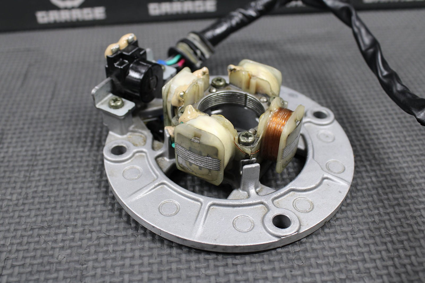 2005 YAMAHA YZ450F OEM STATOR MAGNETO GENERATOR ALTERNATOR 5XD - 85560 - 09 - 00 GOOD! - hggarage