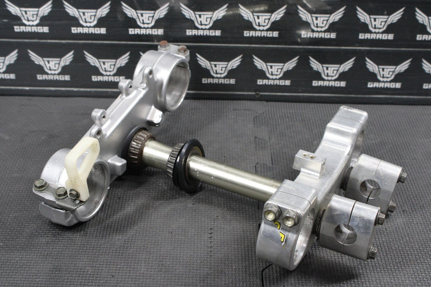 2002 YAMAHA YZ250 OEM FRONT FORKS LOWER BILLET UPPER TRIPLE TREE STEM CLAMP - hggarage