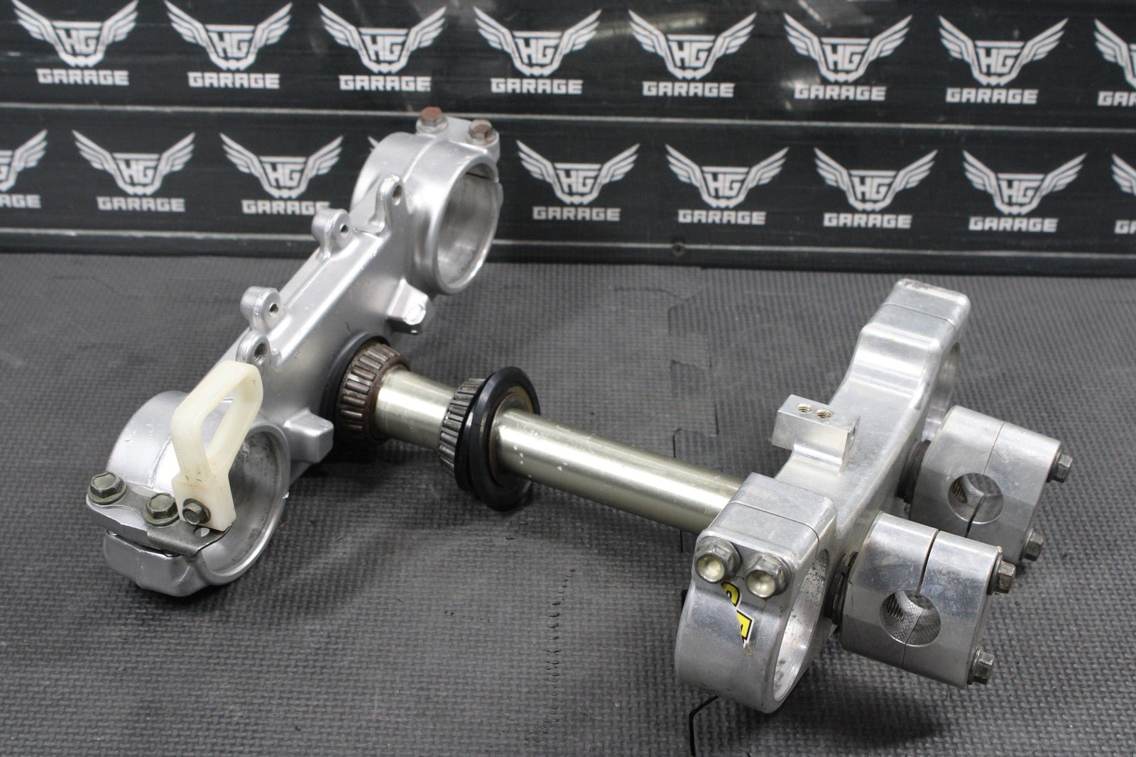 2002 YAMAHA YZ250 OEM FRONT FORKS LOWER BILLET UPPER TRIPLE TREE STEM CLAMP - hggarage