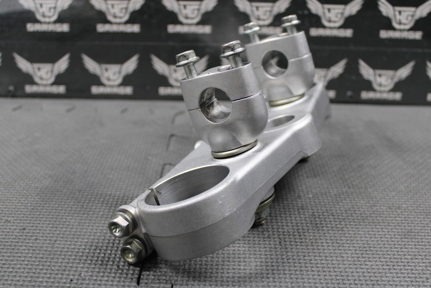 2001 HONDA CR125R CR250R OEM FORK UPPER TRIPLE TREE BAR CLAMP 53300 - KZ4 - J20 - hggarage