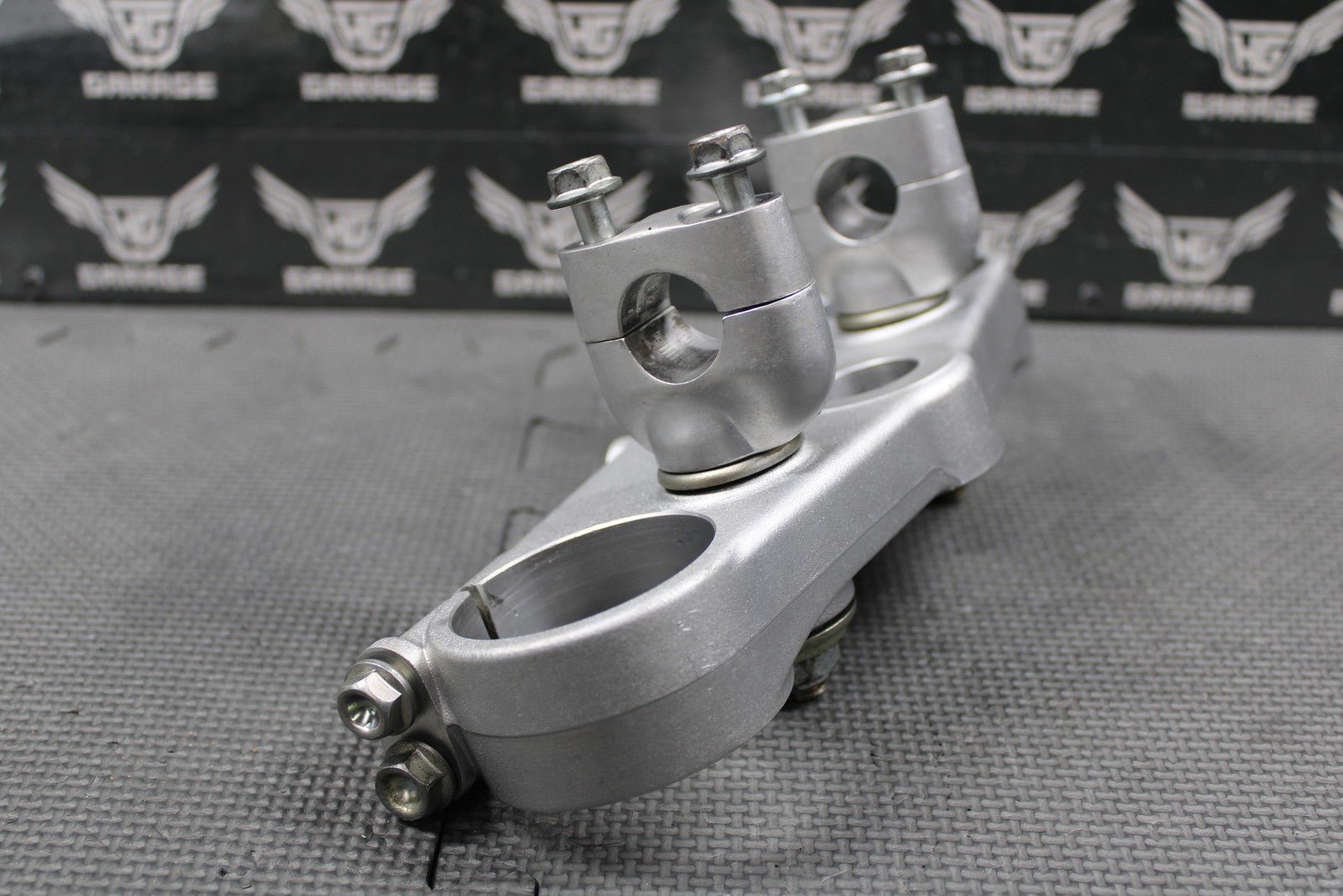 2001 HONDA CR125R CR250R OEM FORK UPPER TRIPLE TREE BAR CLAMP 53300 - KZ4 - J20 - hggarage