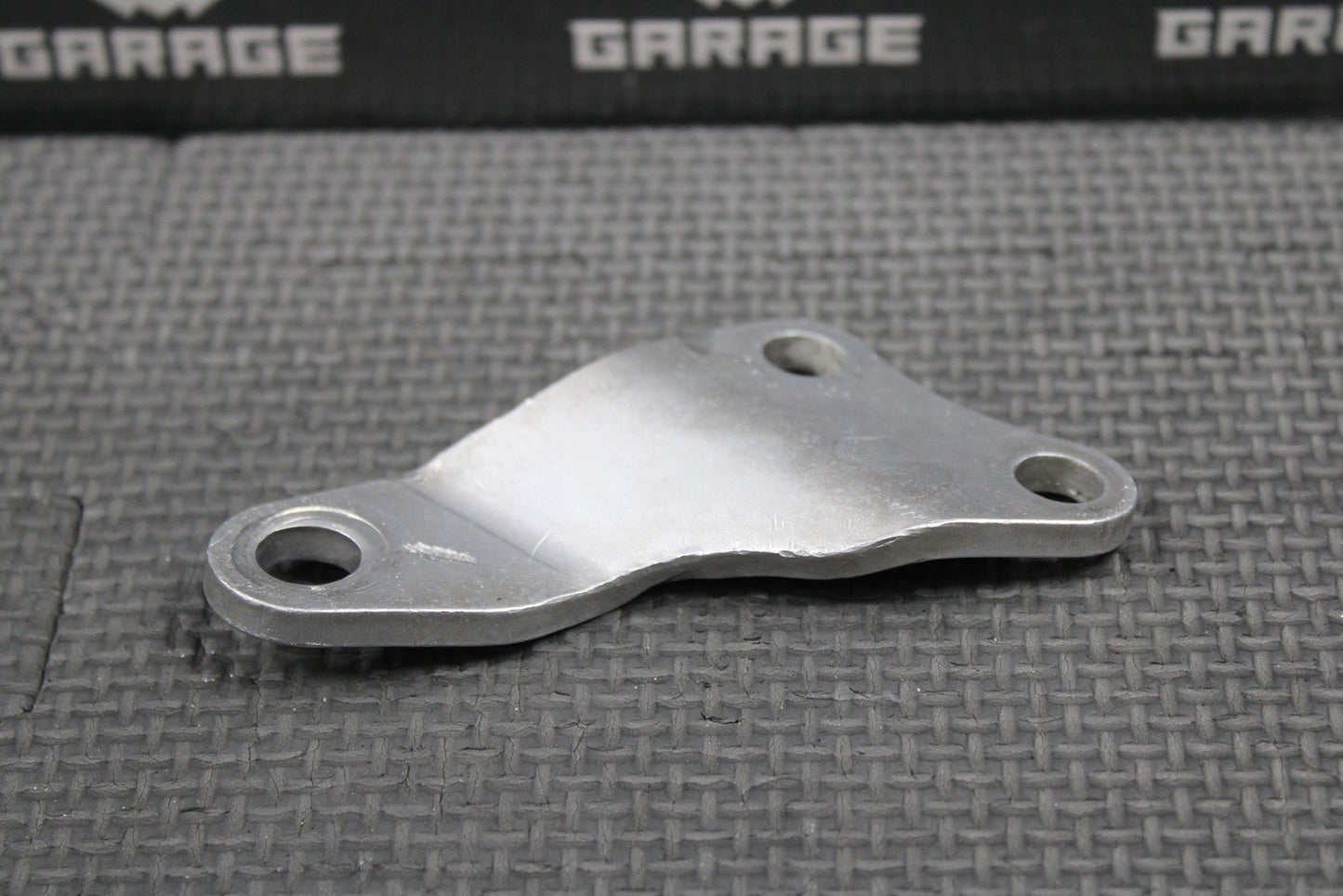 2001 HONDA CR250R OEM ENGINE MOTOR MOUNT HEAD STAY HANGER BRACKET 50407 - KZ3 - J30 - hggarage