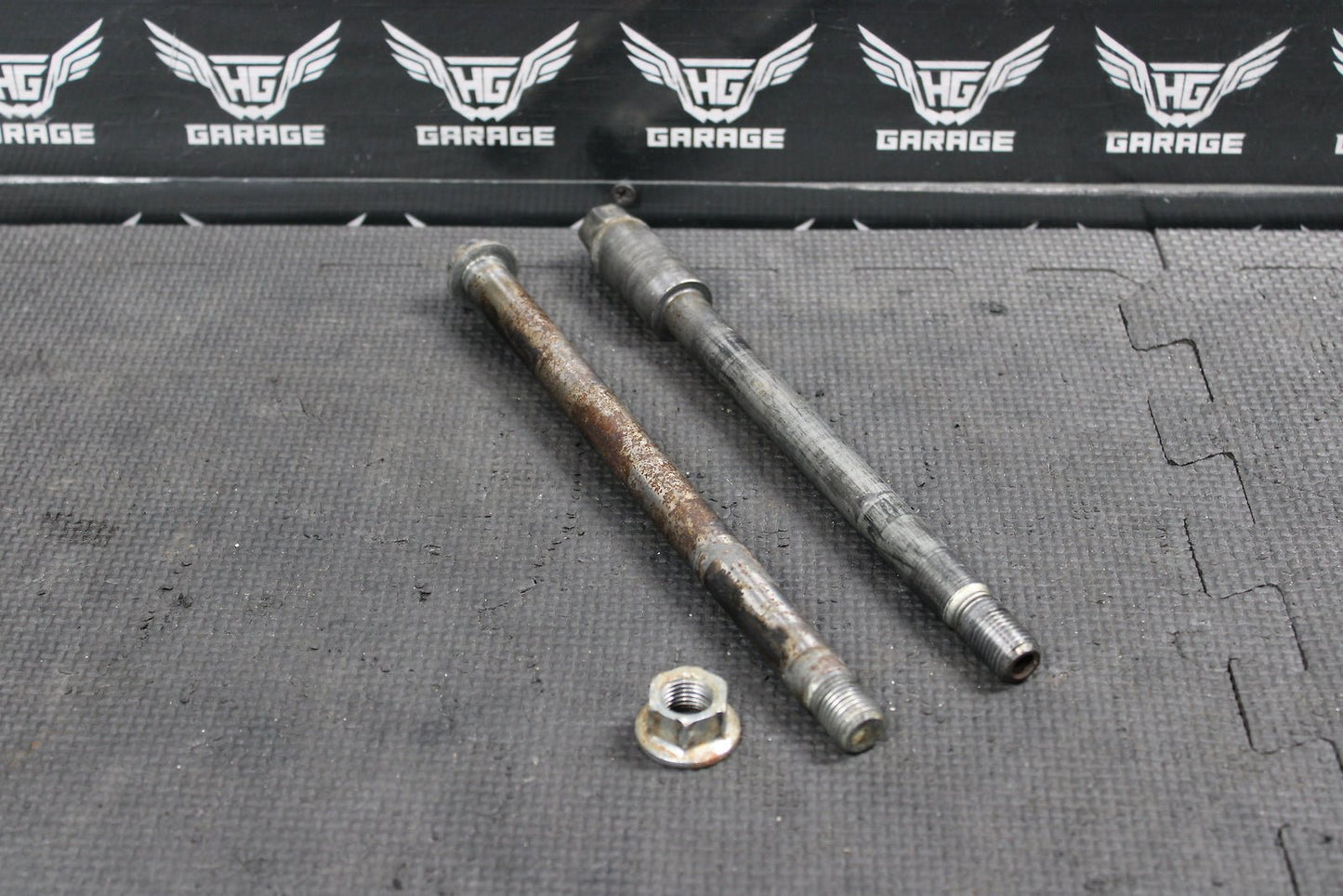 2004 KAWASAKI OEM FRONT WHEEL RIM AXLE PIVOT BOLT SWINGARM BOLT 41068 - 0013 - hggarage