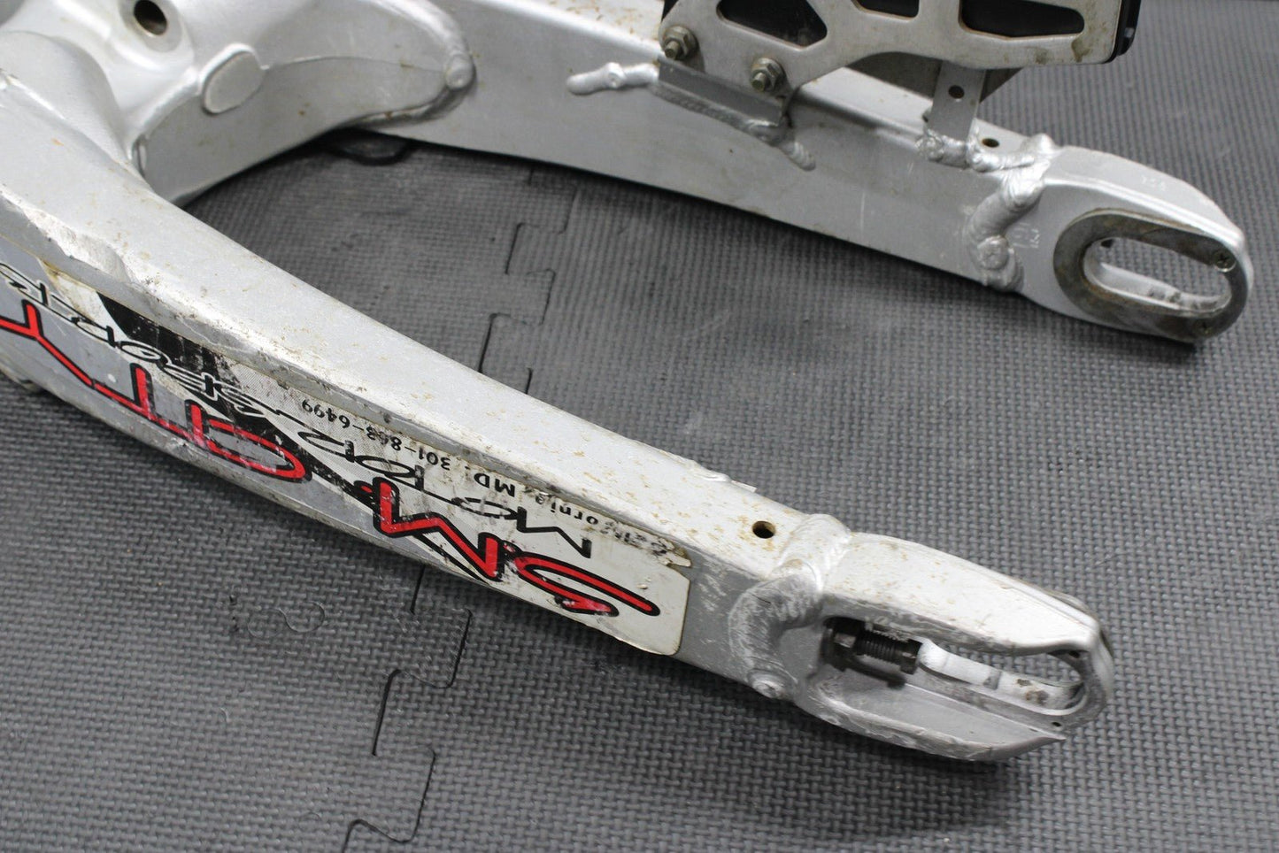 2002 YAMAHA YZ250 OEM 2T SWINGARM SWING ARM SUSPENSION REAR ARM 5NY - 22110 - 00 - 00 - hggarage