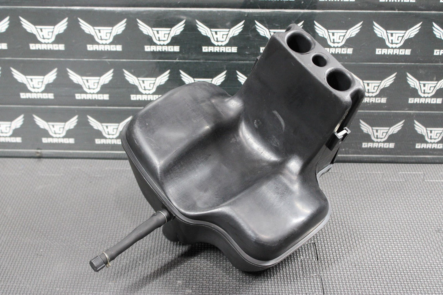 2005 SUZUKI DR200SE OEM AIRBOX INTAKE AIR CLEANER CASE ASSEMBLY - hggarage