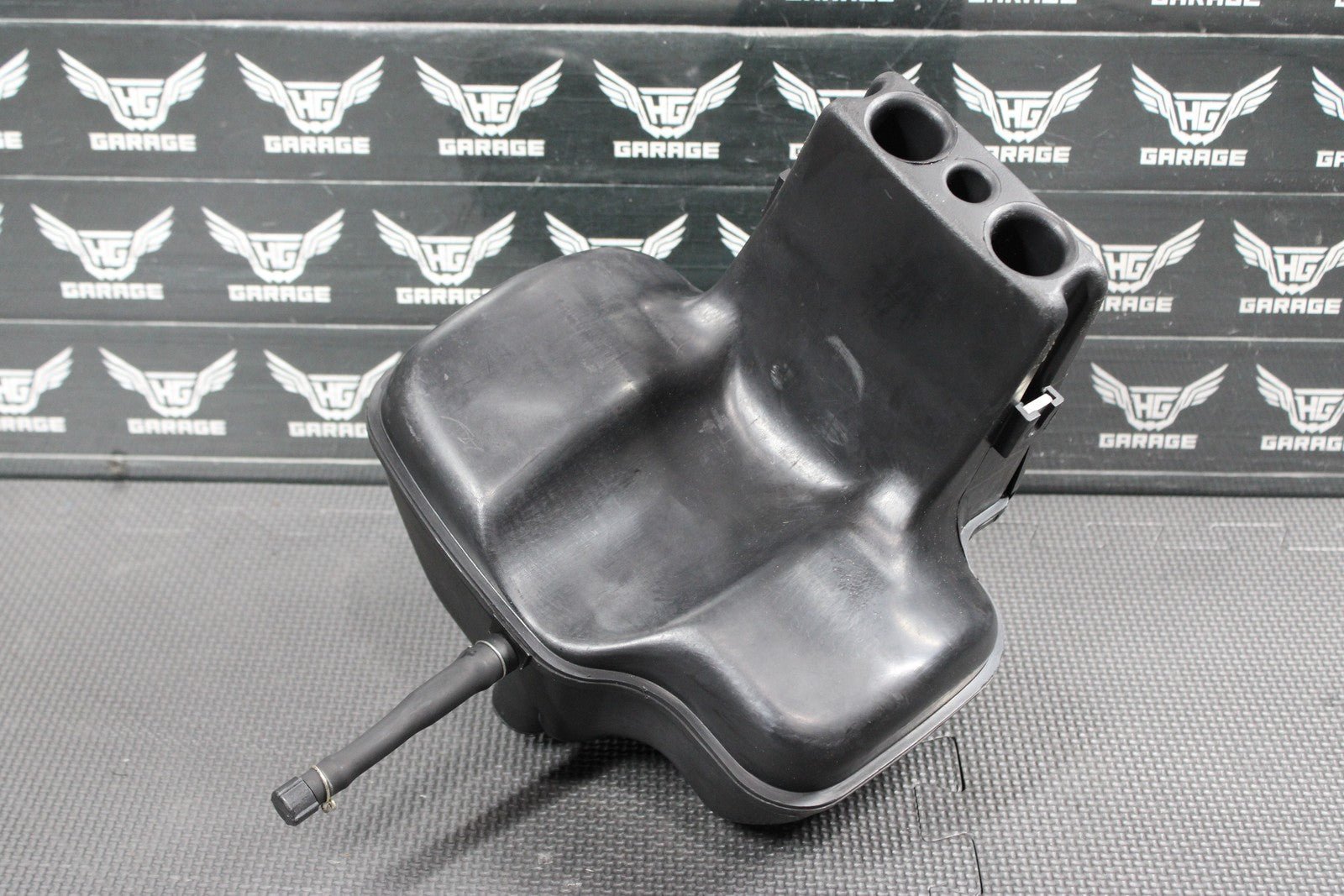 2005 SUZUKI DR200SE OEM AIRBOX INTAKE AIR CLEANER CASE ASSEMBLY - hggarage