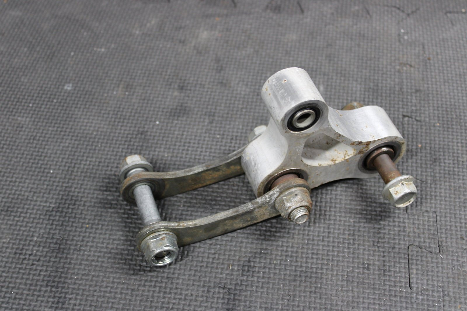 1999 HONDA 99 - 02 CR80R CR80RB OEM REAR SHOCK LINKAGE LINKS 52465 - GBF - J20 - hggarage