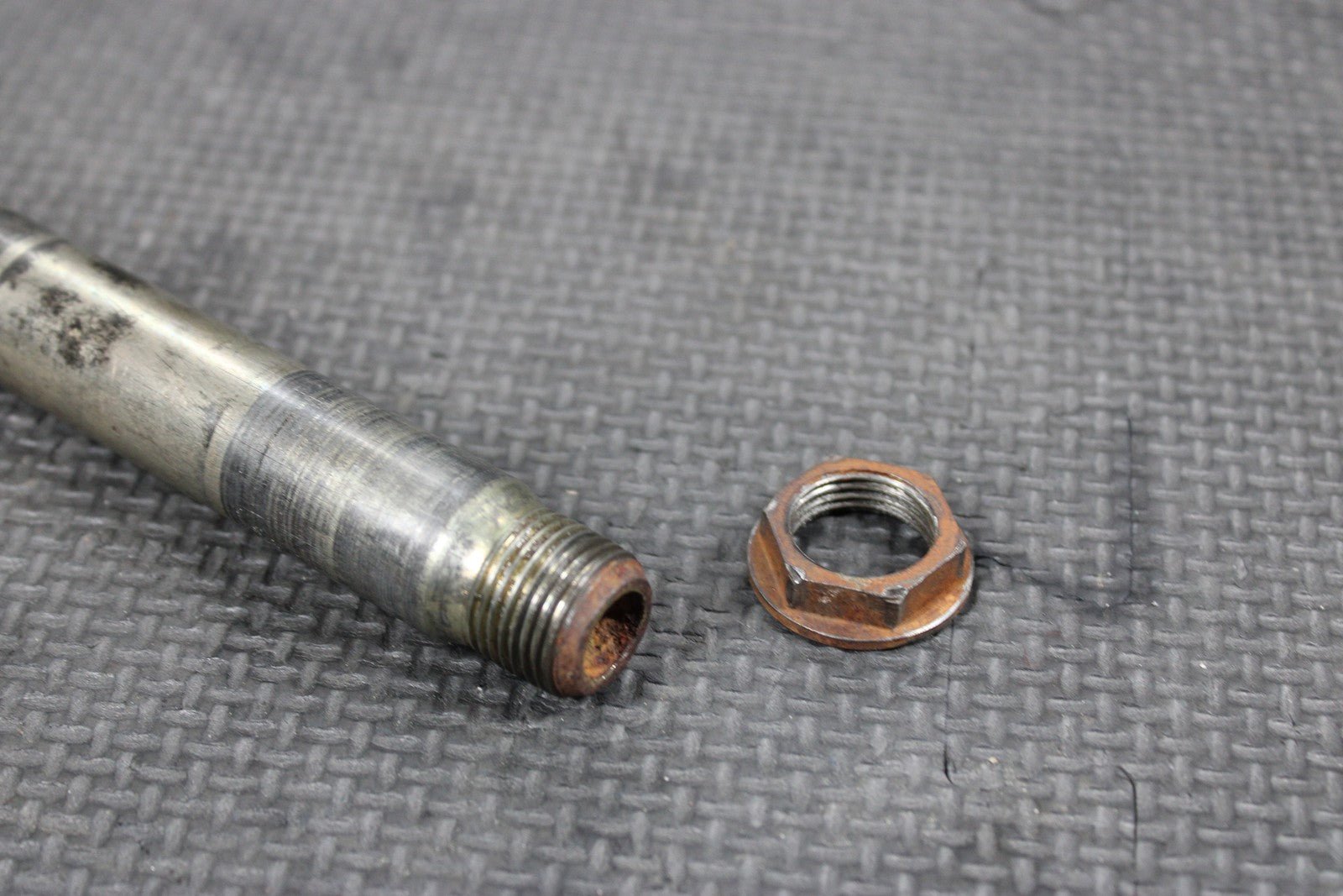 1996 SUZUKI RM250 OEM FRONT WHEEL RIM AXLE PIVOT BOLT 54711 - 36E00 - hggarage