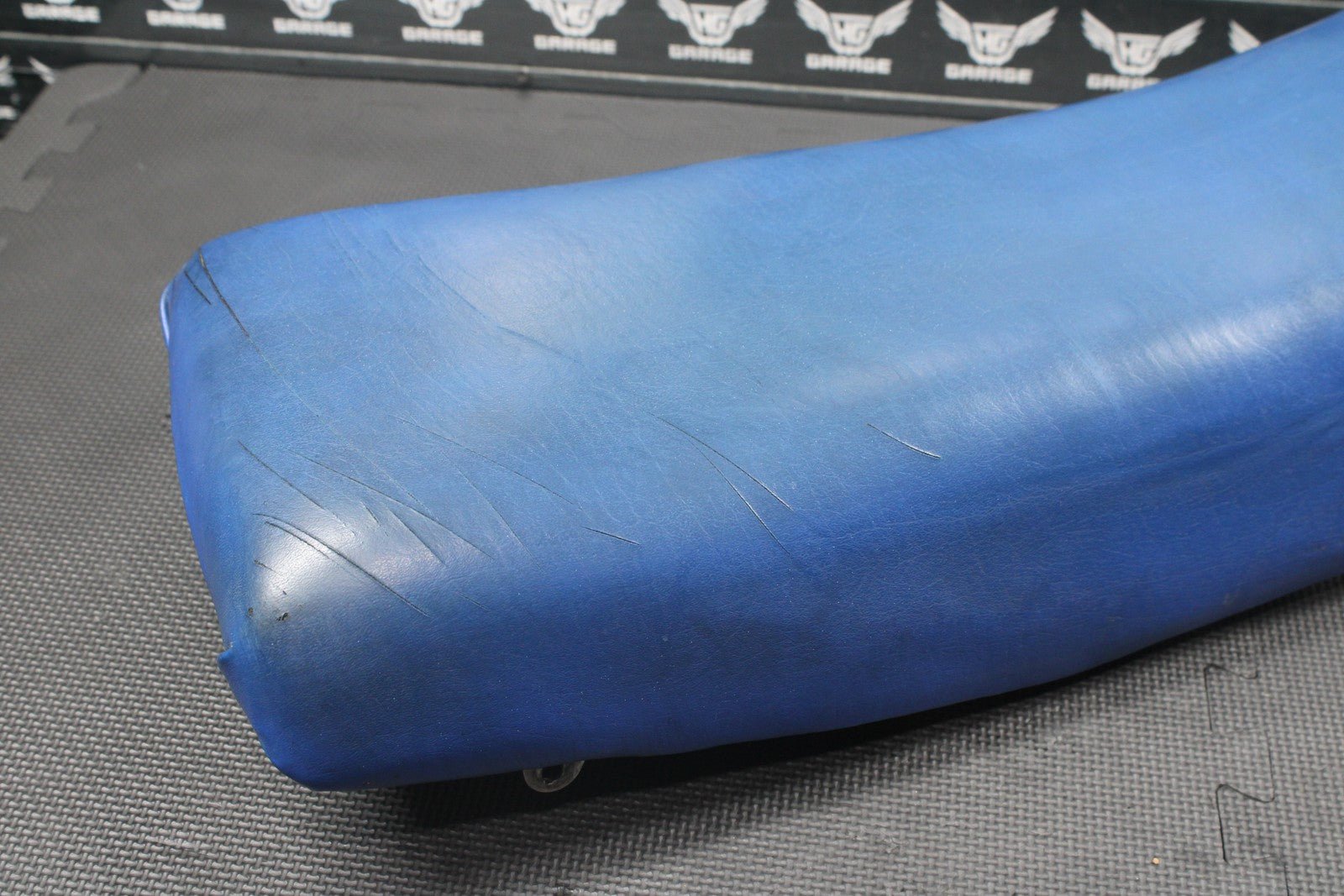 1986 KAWASAKI KDX200 OEM SEAT SADDLE CUSHION COVER 53001 - 1437 - hggarage