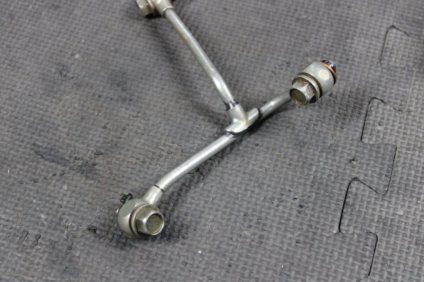 2005 Yamaha YZ250F OEM Engine Motor Oil Pump Feed Line Pipe Assembly 5NL - 13161 - 2 - hggarage