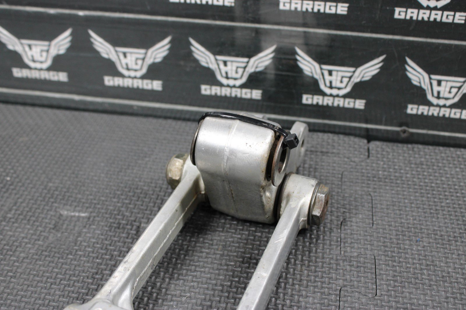 2001 YAMAHA YZ250 99 - 01 OEM REAR SHOCK LINKAGE LINKS RELAY ARM 5DH - 2217F - 01 - 00 - hggarage