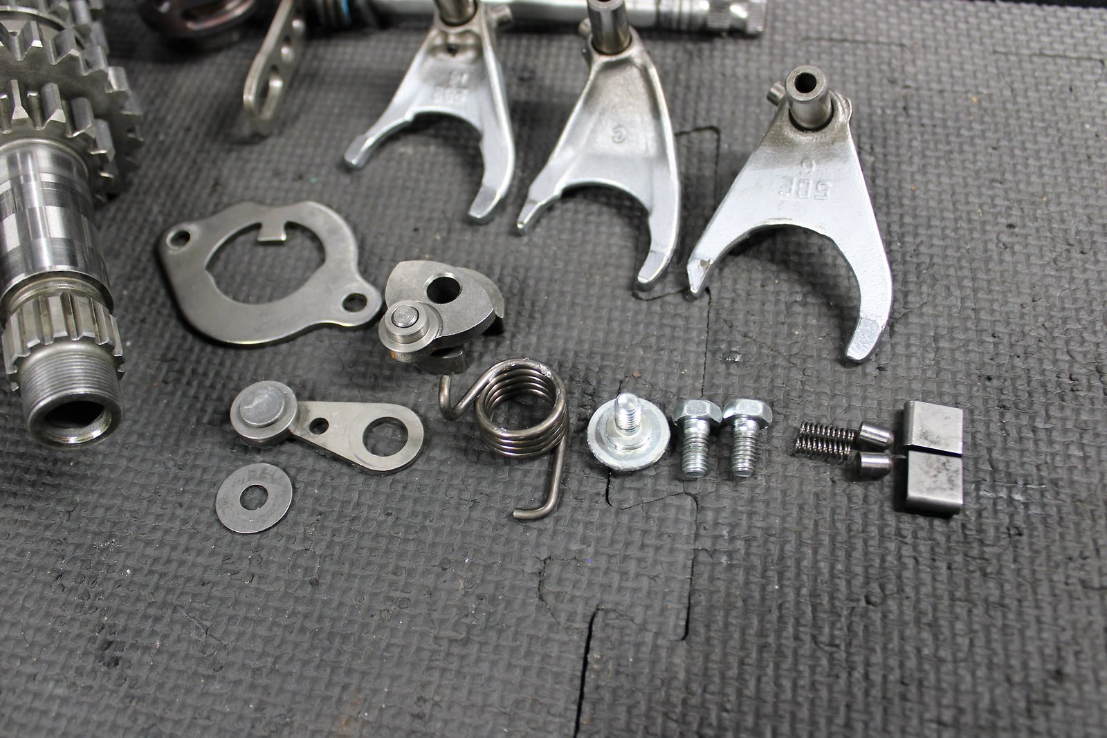 2007 YAMAHA YZ450F OEM ENGINE TRANSMISSION TRANNY ASSEMBLY GEARS - hggarage
