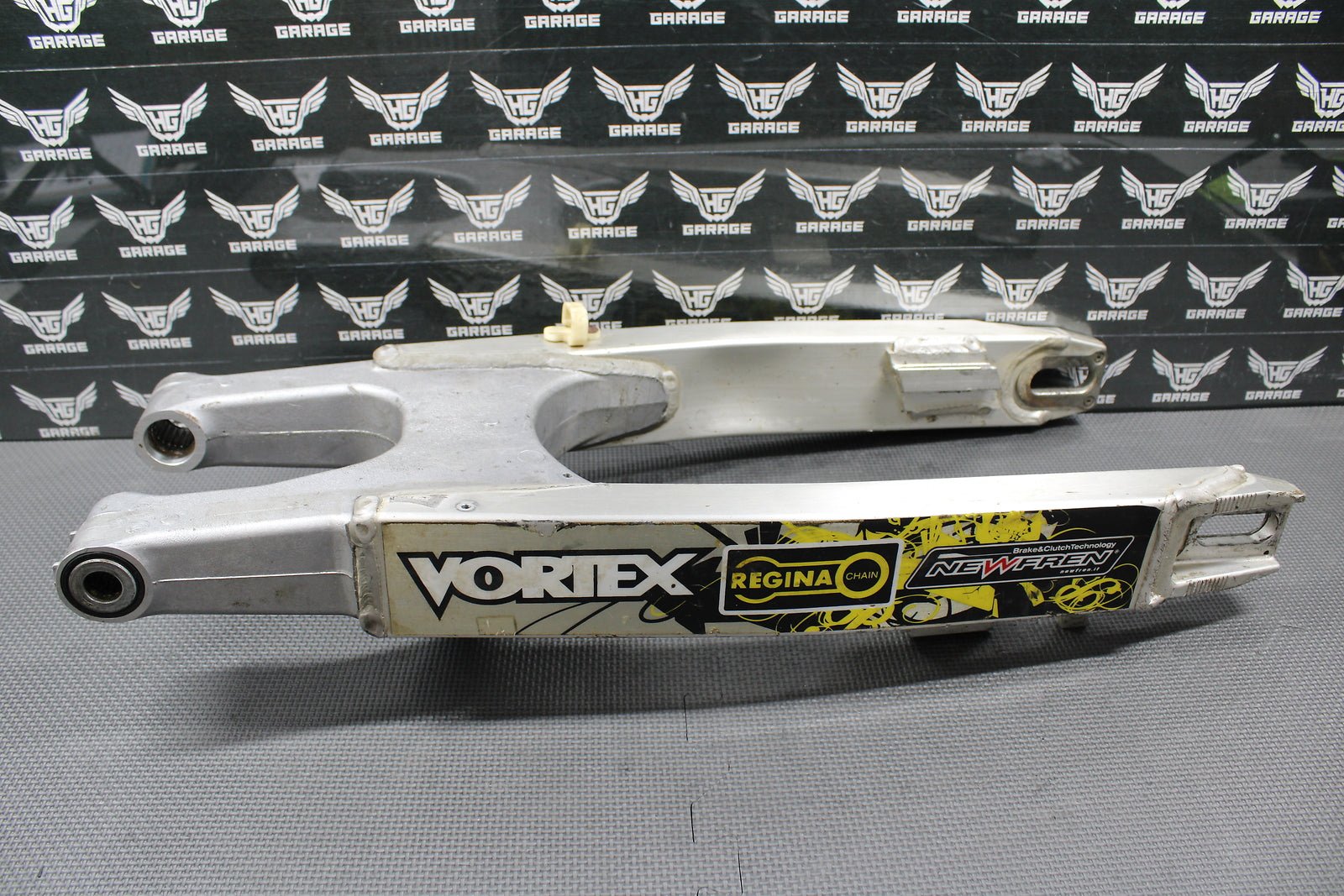 1999 SUZUKI RM125 RM250 OEM SWINGARM SWING ARM REAR SUSPENSION 61000 - 37E10 - hggarage