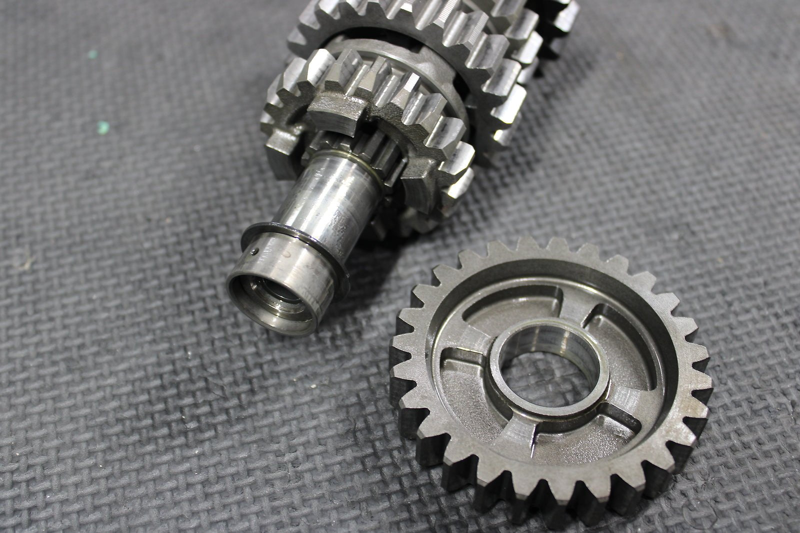 2009 YAMAHA YZ450F OEM ENGINE TRANSMISSION TRANNY ASSEMBLY GEARS - hggarage