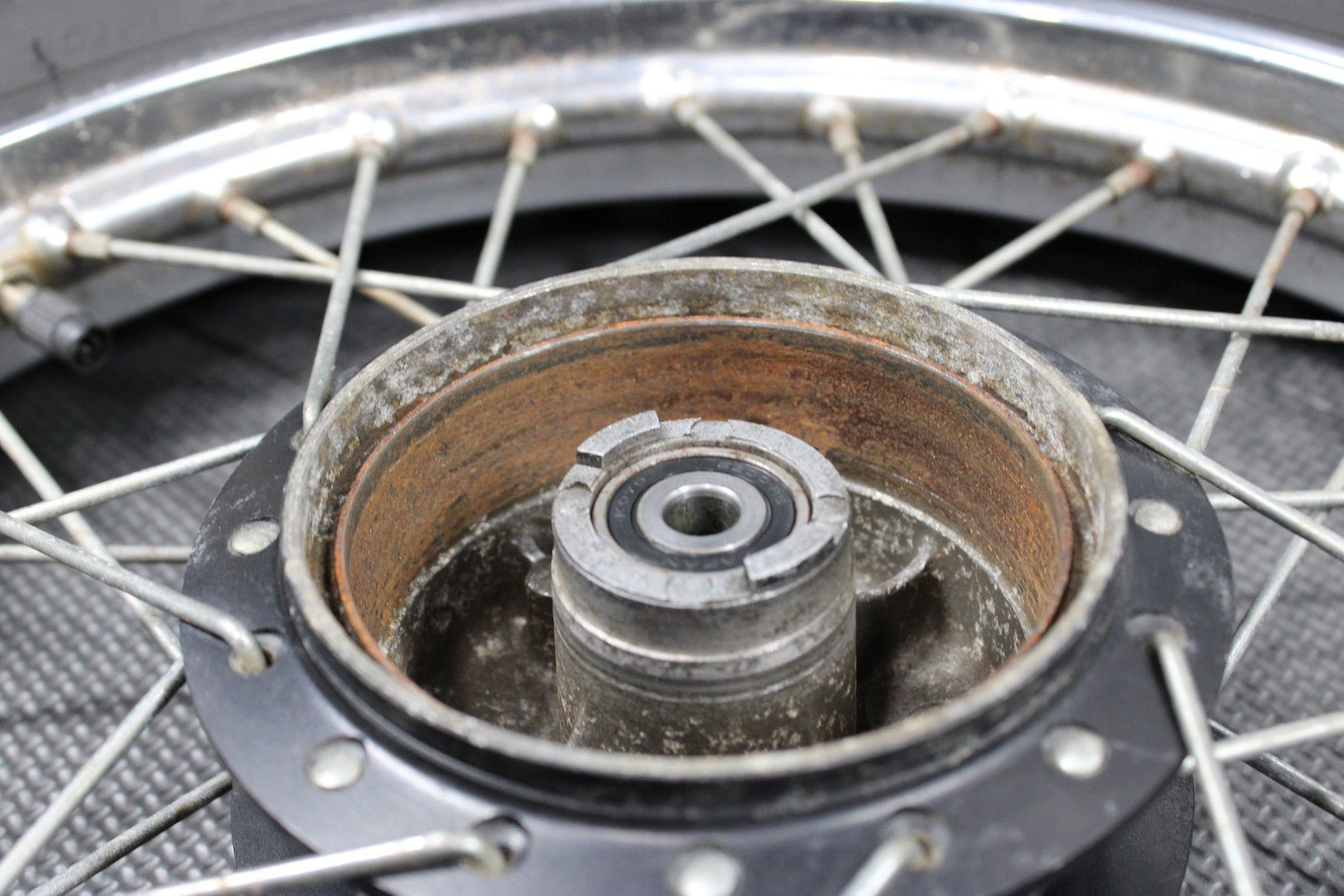 1985 YAMAHA PW80 OEM FRONT WHEEL RIM HUB 451 - 25111 - 00 - 98 94414 - 14227 - 00 - hggarage