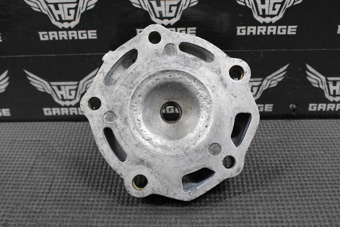 1985 HONDA CR125R OEM ENGINE MOTOR CYLINDER HEAD COVER CAP DOME 12200 - KA3 - 760 - hggarage