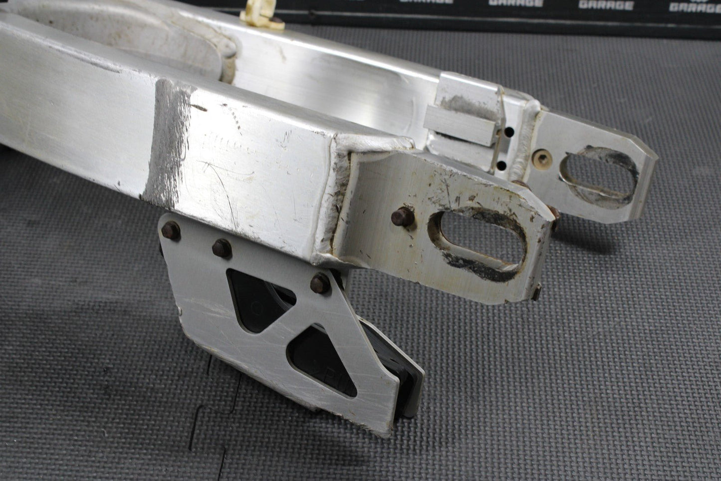 2000 SUZUKI 00 - 07 DRZ400 DRZ400E OEM SWINGARM SWING ARM SUSPENSION 61000 - 29F00 - hggarage