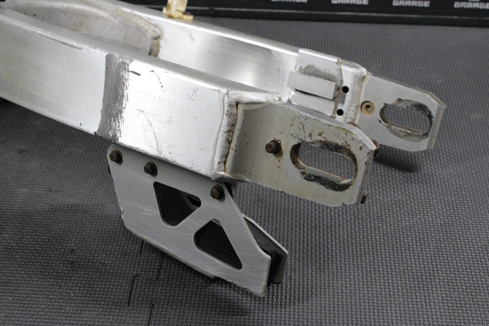 2000 SUZUKI 00 - 07 DRZ400 DRZ400E OEM SWINGARM SWING ARM SUSPENSION 61000 - 29F00 - hggarage