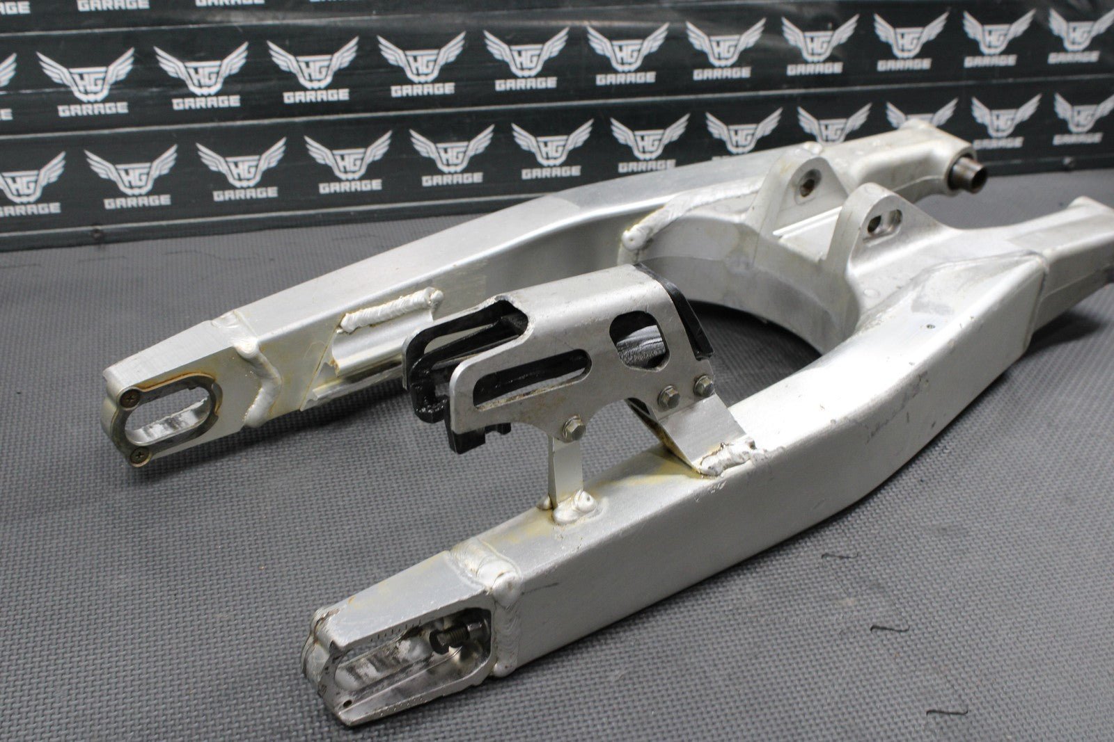 2006 HONDA CRF250R OEM SWINGARM SWING ARM SUSPENSION 52200 - KRN - 840 - hggarage