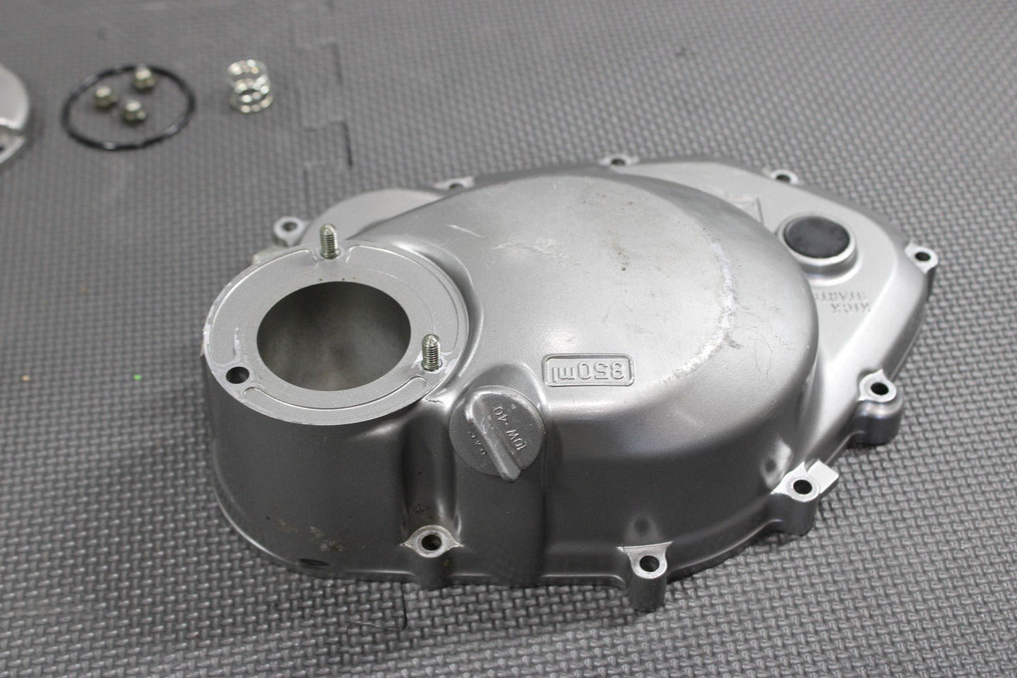 2005 SUZUKI DR200SE 01 - 05 OEM ENGINE MOTOR RIGHT SIDE CLUTCH COVER 11340 - 42A30 - hggarage