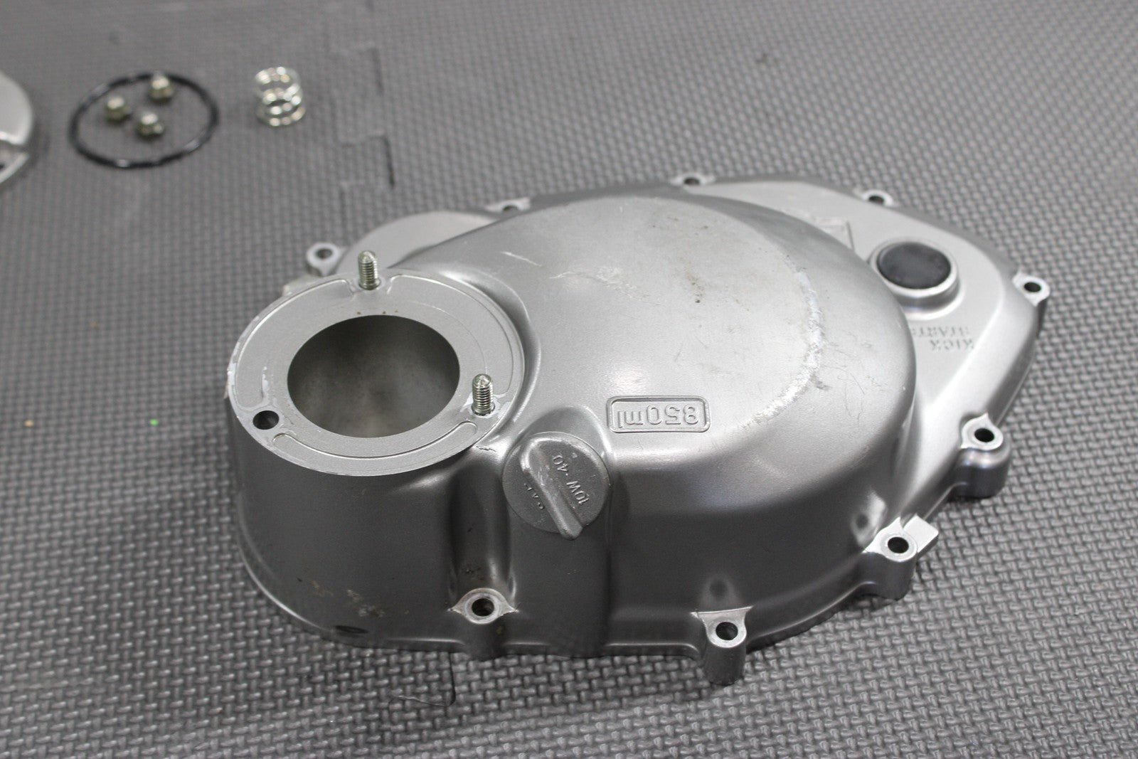 2005 SUZUKI DR200SE 01 - 05 OEM ENGINE MOTOR RIGHT SIDE CLUTCH COVER 11340 - 42A30 - hggarage