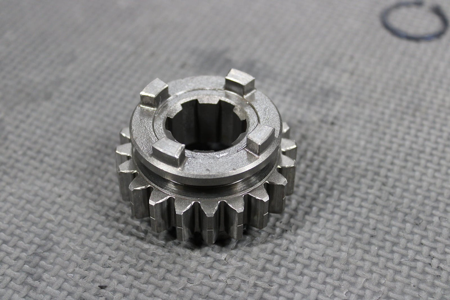 1999 HONDA CR500R OEM TRANSMISSION MAINSHAT 3RD GEAR 20T GEAR 23441 - MAC - 680 - hggarage