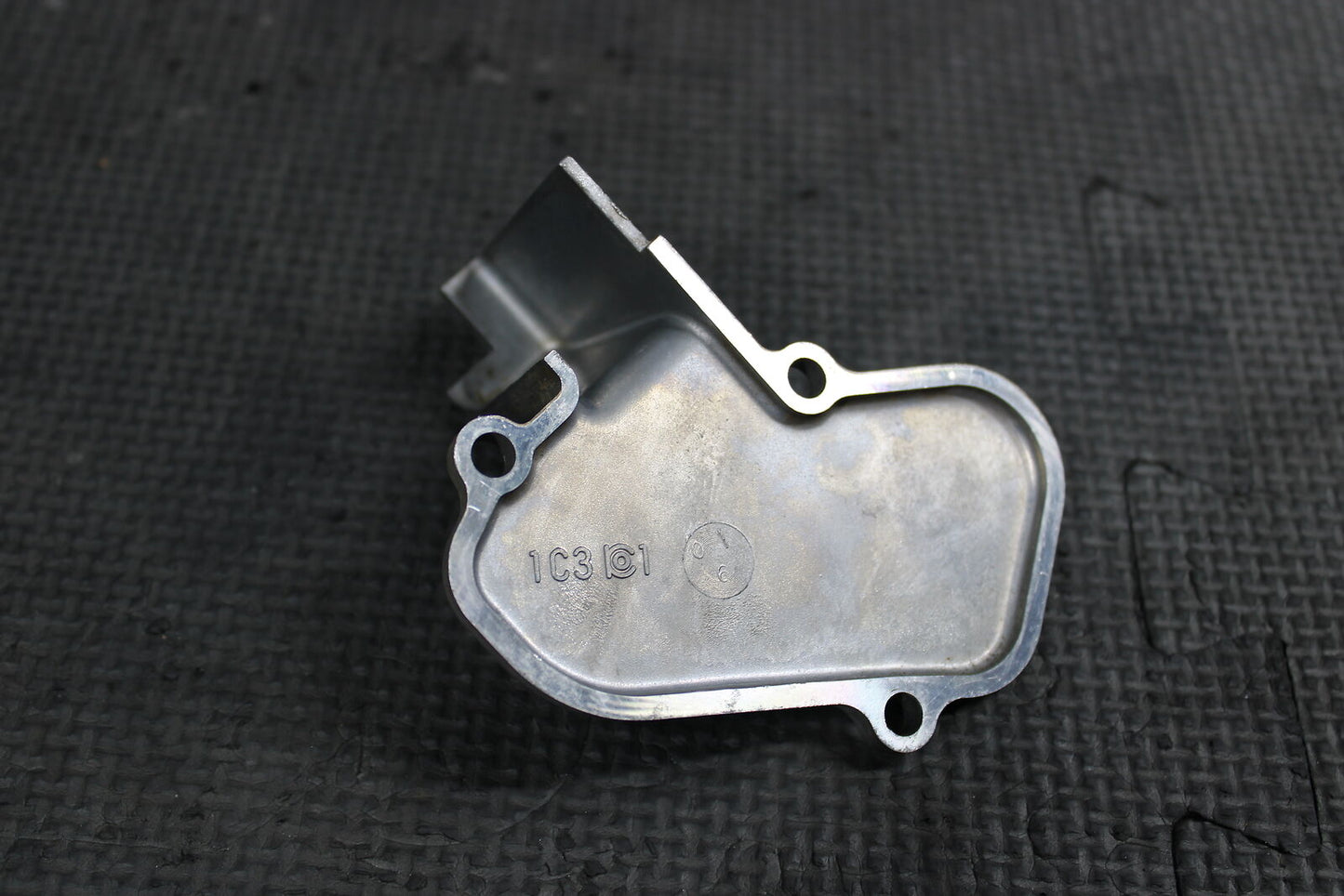 2011 YAMAHA 05-21 YZ125 OEM ENGINE POWERVALVE EXHUAST VALVE LINKAGE COVER