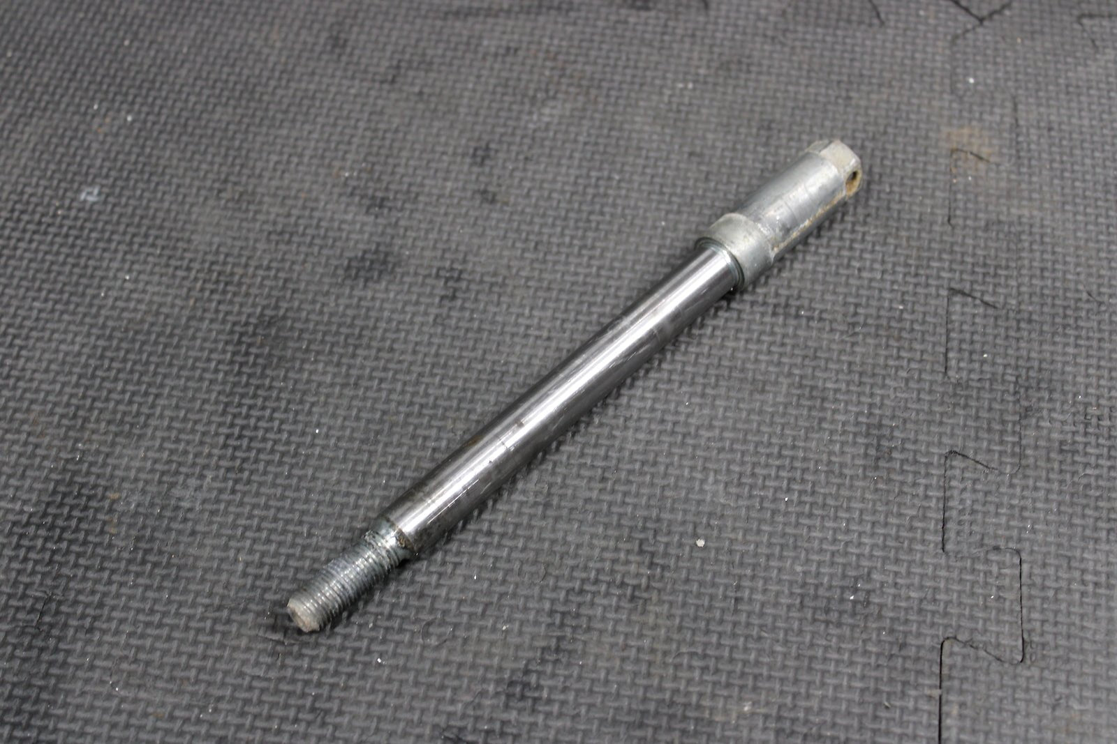 1998 HONDA XR200R 85 - 88 / 1990 1991 / 93 - 02 OEM FRONT WHEEL RIM AXLE PIVOT BOLT - hggarage