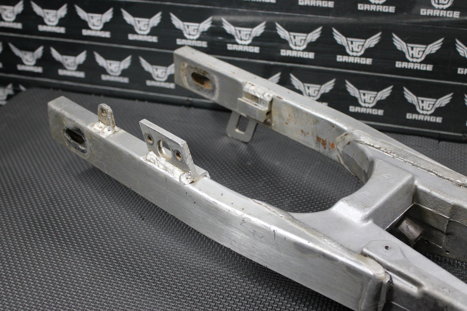 2001 SUZUKI RM80 OEM SWINGARM SWING ARM SUSPENSION 61000 - 03B21 - hggarage