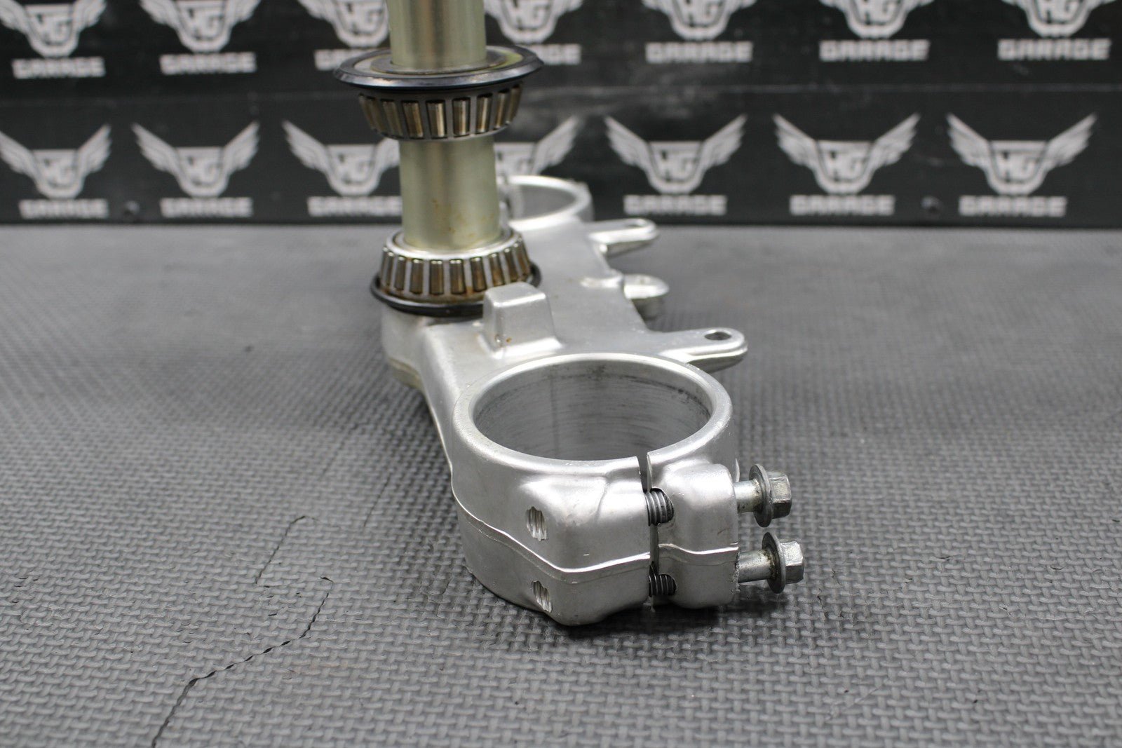 1999 YAMAHA YZ125 OEM FRONT FORKS CLAMP LOWER TRIPLE TREE STEM 5DH - 23340 - M0 - 00 - hggarage