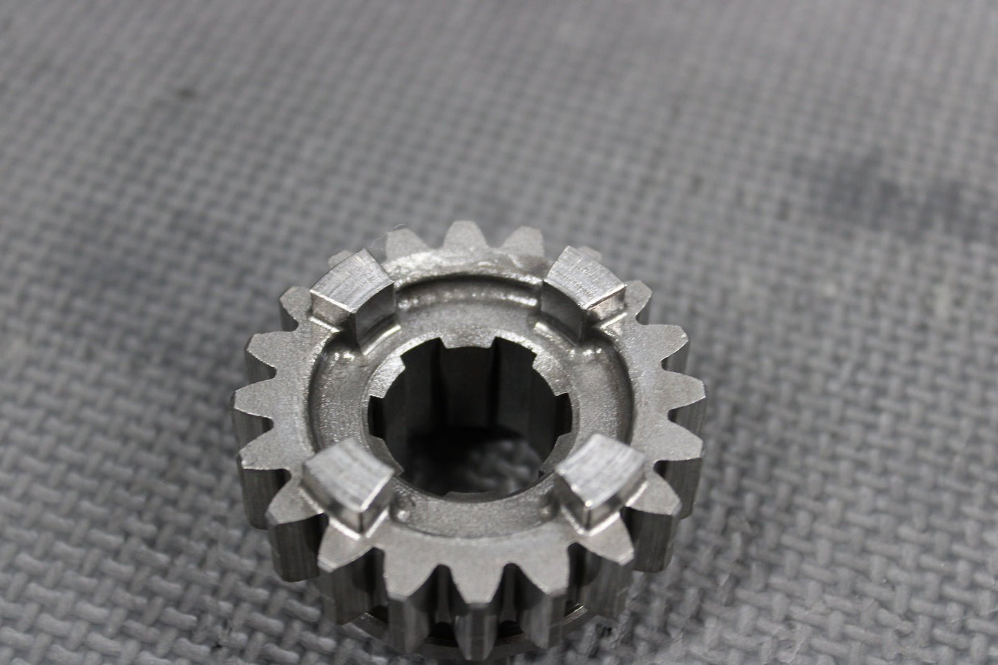 1999 HONDA CR500R OEM TRANSMISSION MAINSHAT 3RD GEAR 20T GEAR 23441 - MAC - 680 - hggarage