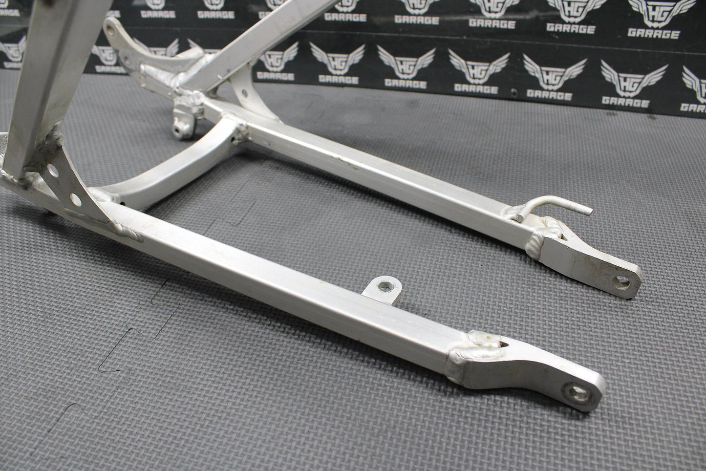 2000 SUZUKI 00 - 04 DRZ400 OEM REAR BACK SUB FRAME SUBFRAME SEAT RAIL 41200 - 29F00 - hggarage
