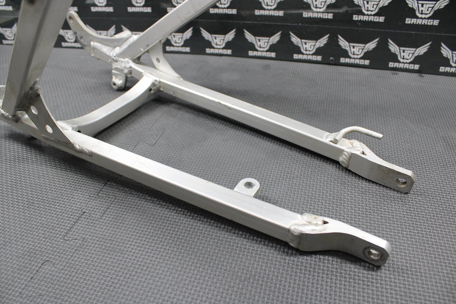 2000 SUZUKI 00 - 04 DRZ400 OEM REAR BACK SUB FRAME SUBFRAME SEAT RAIL 41200 - 29F00 - hggarage