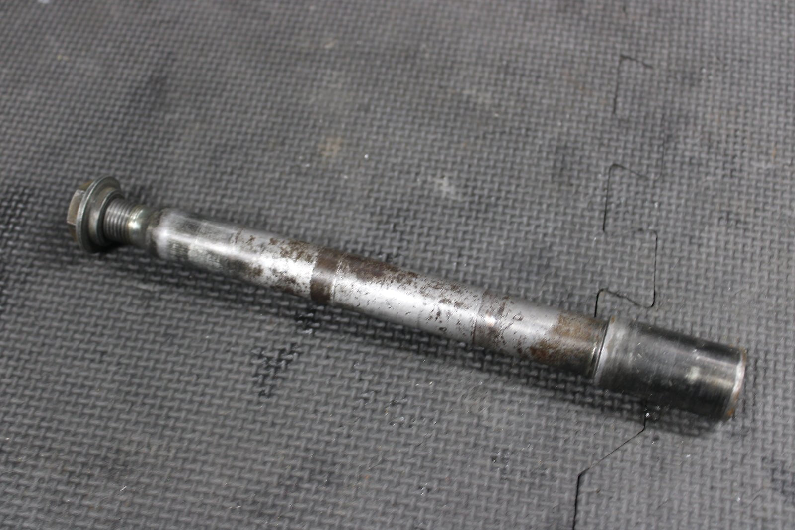 1999 YAMAHA YZ250 OEM FRONT WHEEL RIM AXLE PIVOT BOLT 5BE - 25181 - 00 - 00 - hggarage