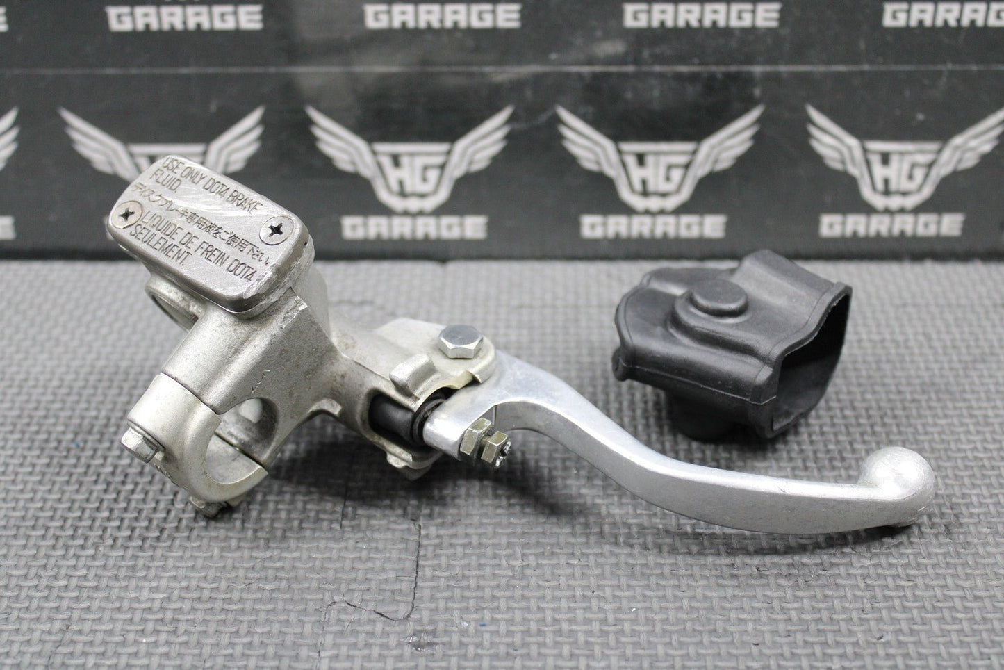 1997 HONDA CR250R OEM NISSIN FRONT BRAKE MASTER CYLINDER W/ LEVER 45510 - MEY - 305 - hggarage