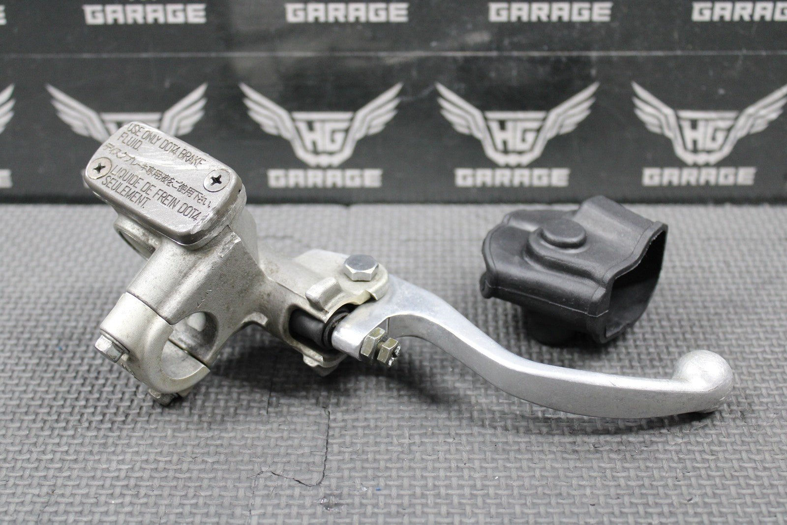 1997 HONDA CR250R OEM NISSIN FRONT BRAKE MASTER CYLINDER W/ LEVER 45510 - MEY - 305 - hggarage