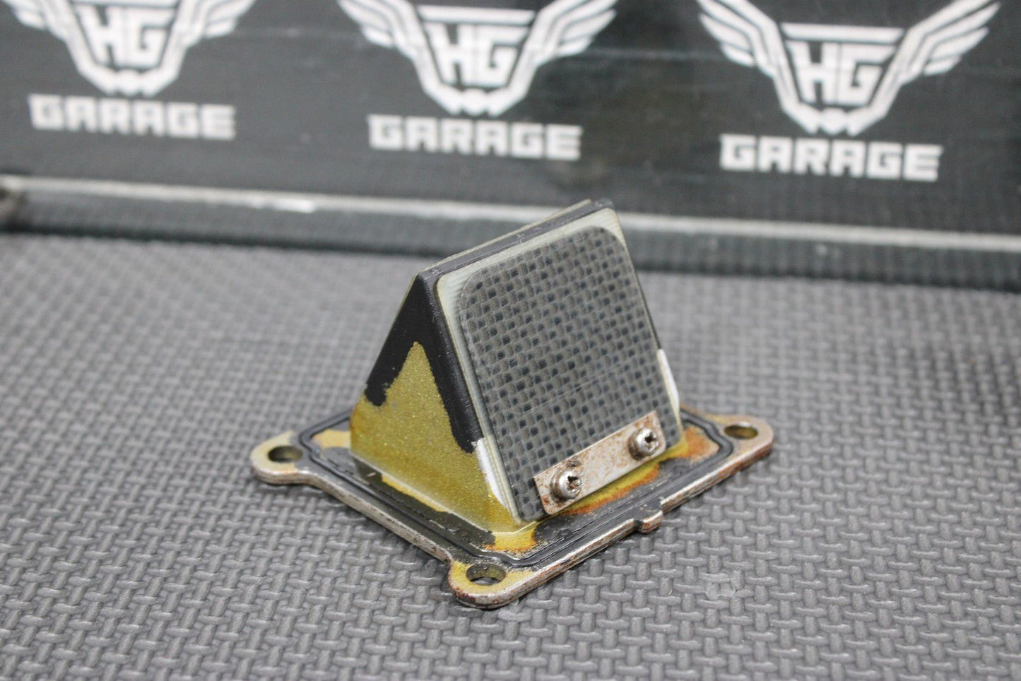 2001 SUZUKI RM80 OEM INTAKE PIPE REED BLOCK ASSEMBLY 13110 - 02B50 13150 - 02B50 - hggarage