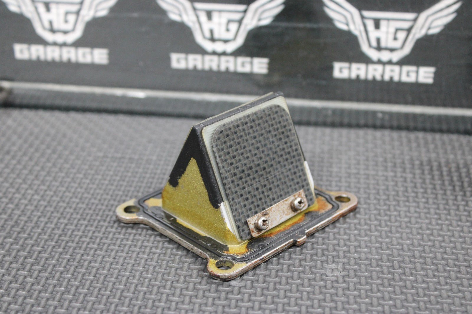 2001 SUZUKI RM80 OEM INTAKE PIPE REED BLOCK ASSEMBLY 13110 - 02B50 13150 - 02B50 - hggarage