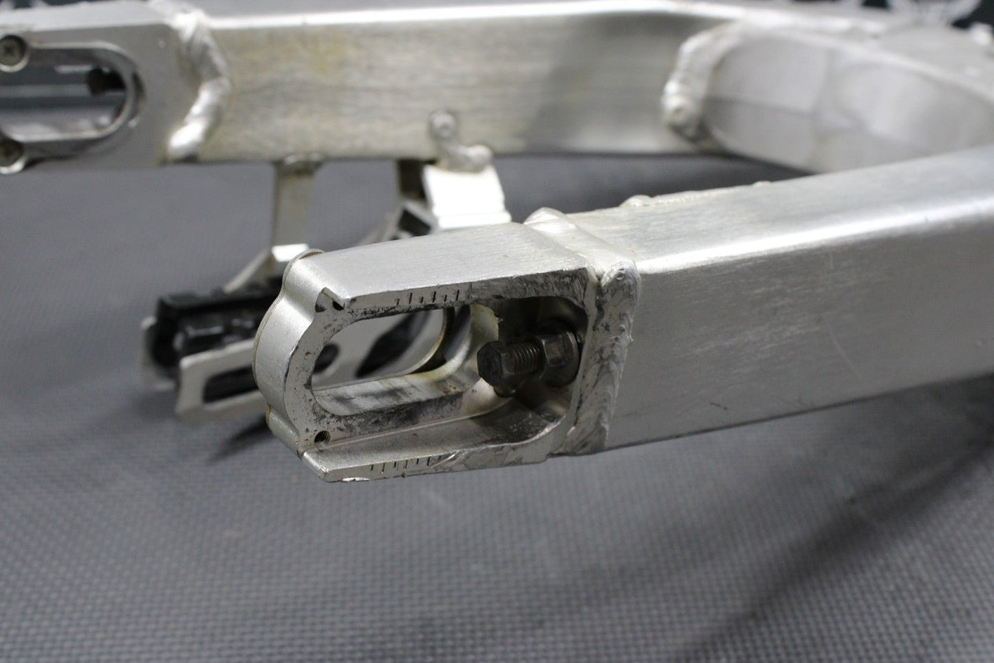 2006 HONDA CRF250R OEM SWINGARM SWING ARM SUSPENSION 52200 - KRN - 840 - hggarage