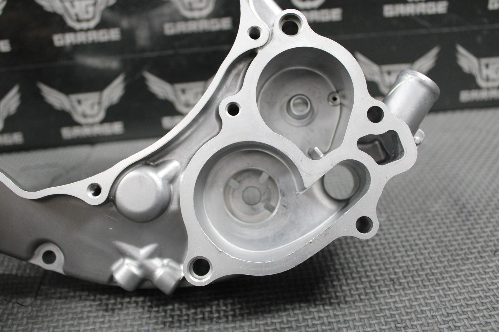 2020 SUZUKI 19 - 25 RMZ250 OEM RIGHT CRANKCASE INNER CLUTCH COVER 11340 - 49H10 GOOD - hggarage