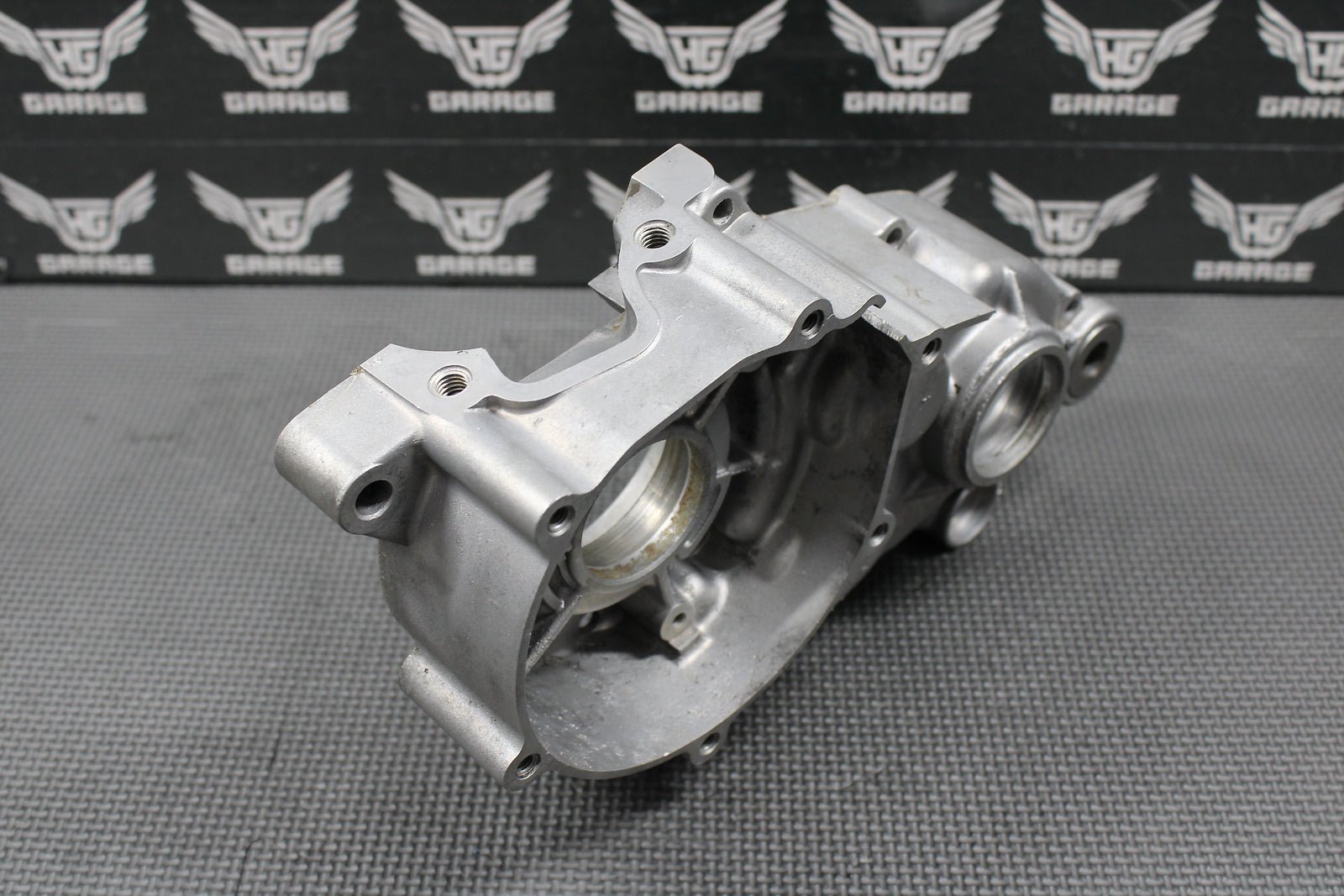 1999 KAWASAKI KX60 85 - 03 OEM LEFT ENGINE MOTOR CRANKCASE CRANK CASE 14001 - 1317 - hggarage