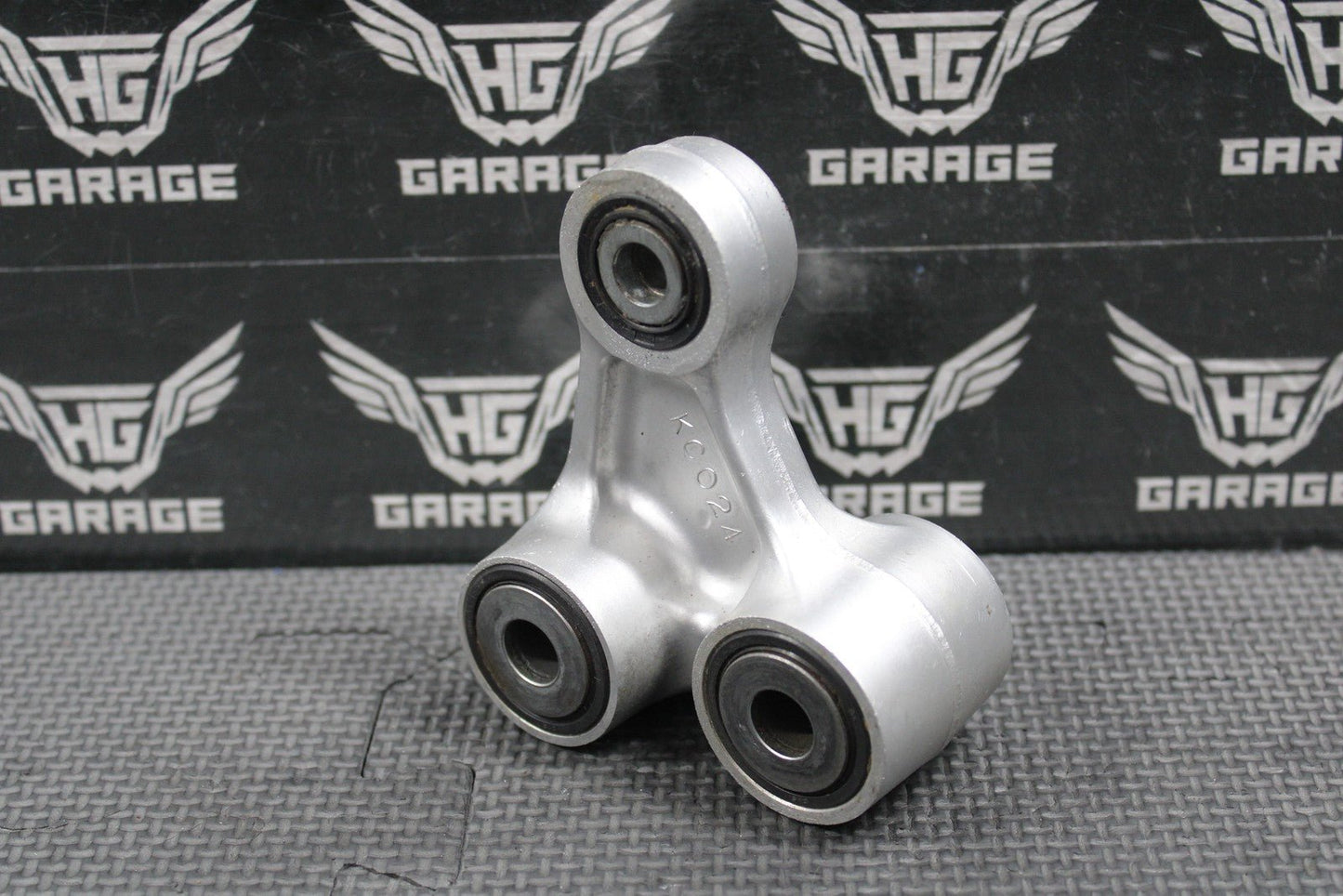 2003 2004 HONDA CRF450R OEM REAR SHOCK LINKAGE CUSHION ARM 52465 - MEB - 750 - hggarage