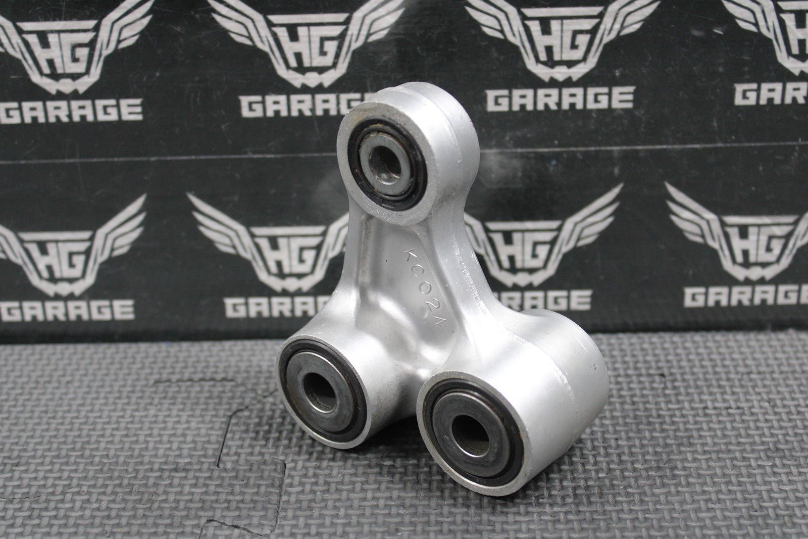 2003 2004 HONDA CRF450R OEM REAR SHOCK LINKAGE CUSHION ARM 52465 - MEB - 750 - hggarage