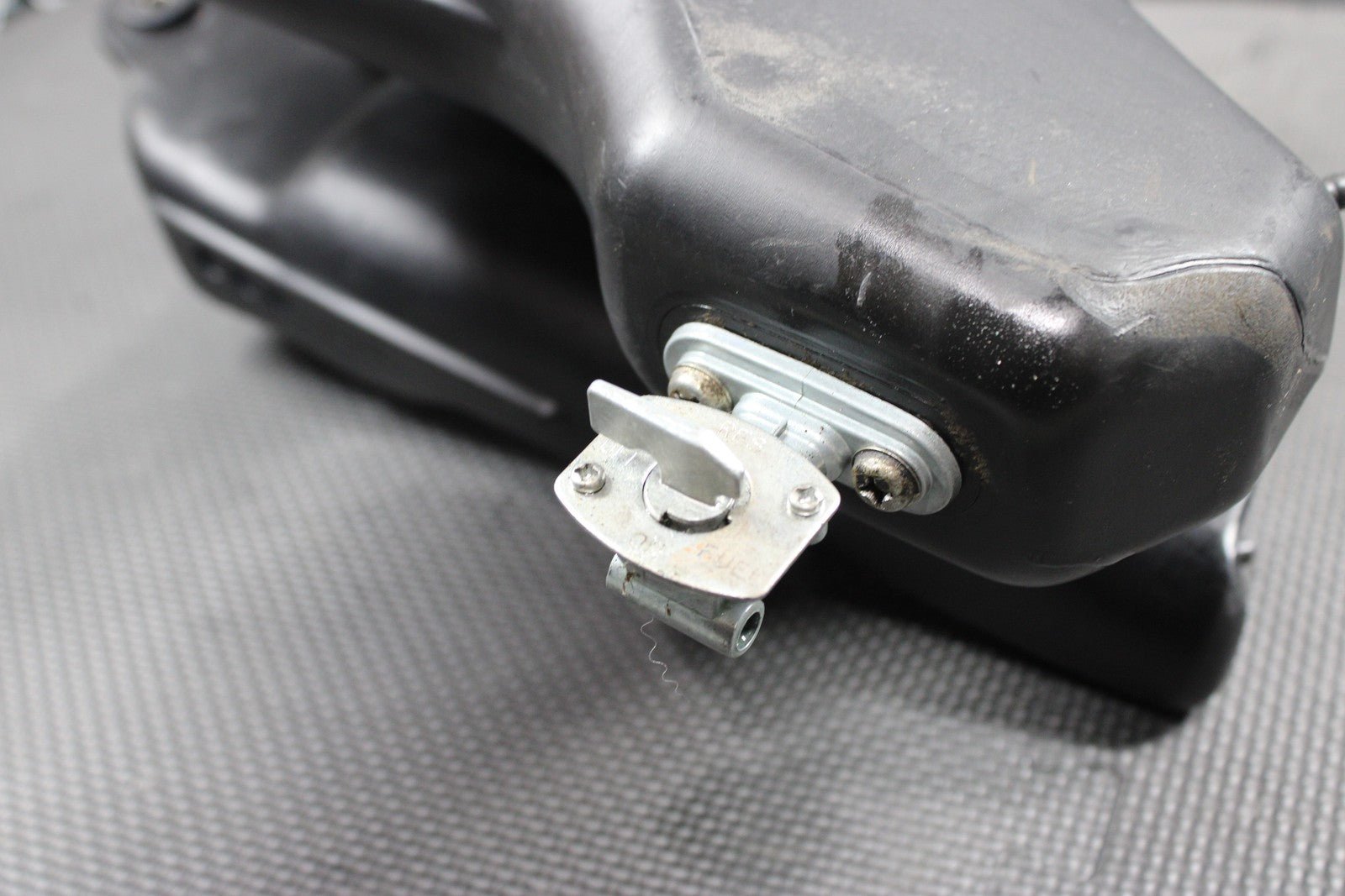 1997 YAMAHA RT100 90 - 00 OEM GAS FUEL TANK CELL PETROL RESERVOIR 3UL - 24110 - 00 - 00 - hggarage