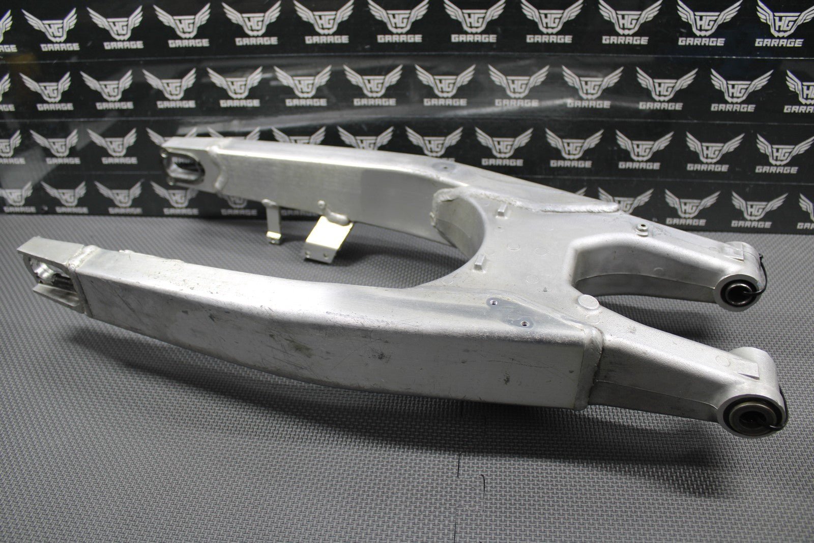 2008 HONDA 08 - 09 CRF250R 08 - 17 CRF250X OEM SWINGARM SWING ARM 52200 - KRN - A10 GOOD - hggarage