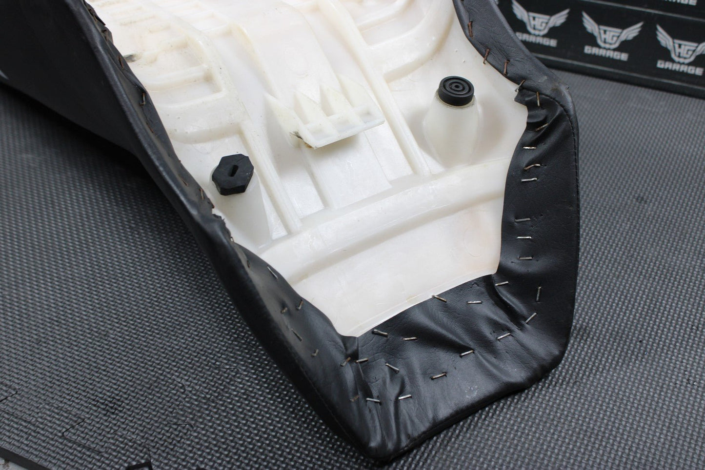1991 YAMAHA BANSHEE 350 88 - 91 OEM SEAT SADDLE FOAM PAN COVER 3GG - 24710 - 10 - 00 - hggarage