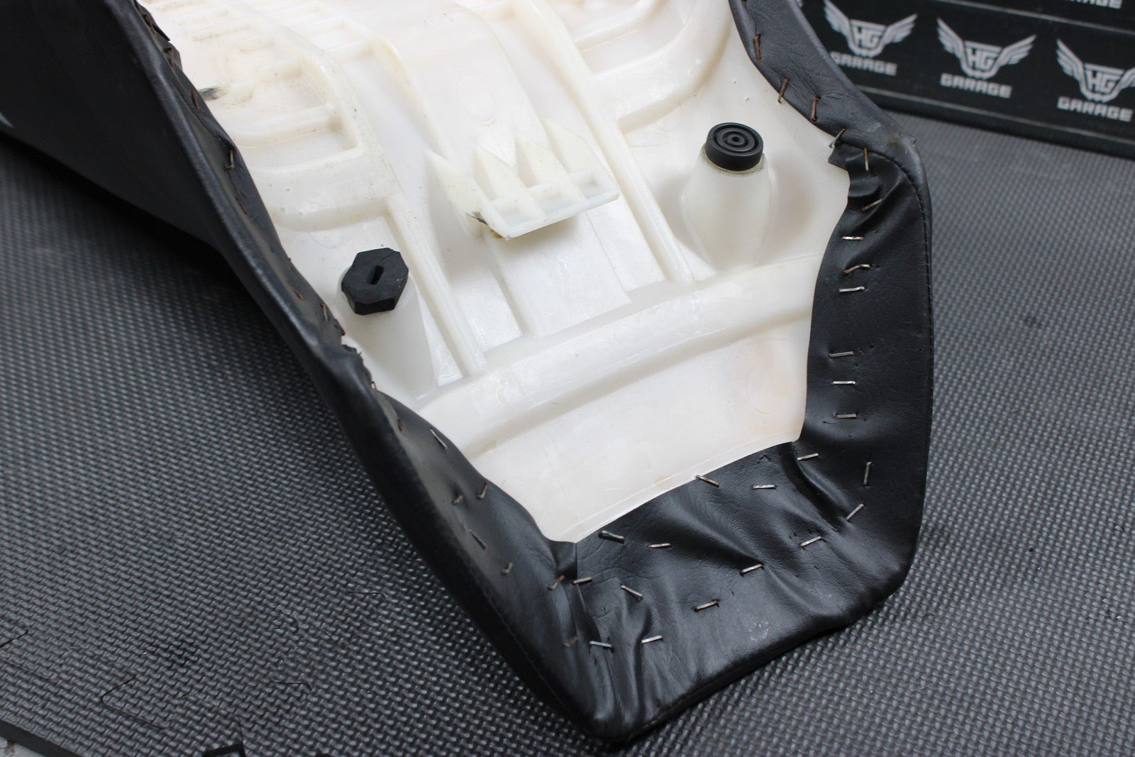 1991 YAMAHA BANSHEE 350 88 - 91 OEM SEAT SADDLE FOAM PAN COVER 3GG - 24710 - 10 - 00 - hggarage
